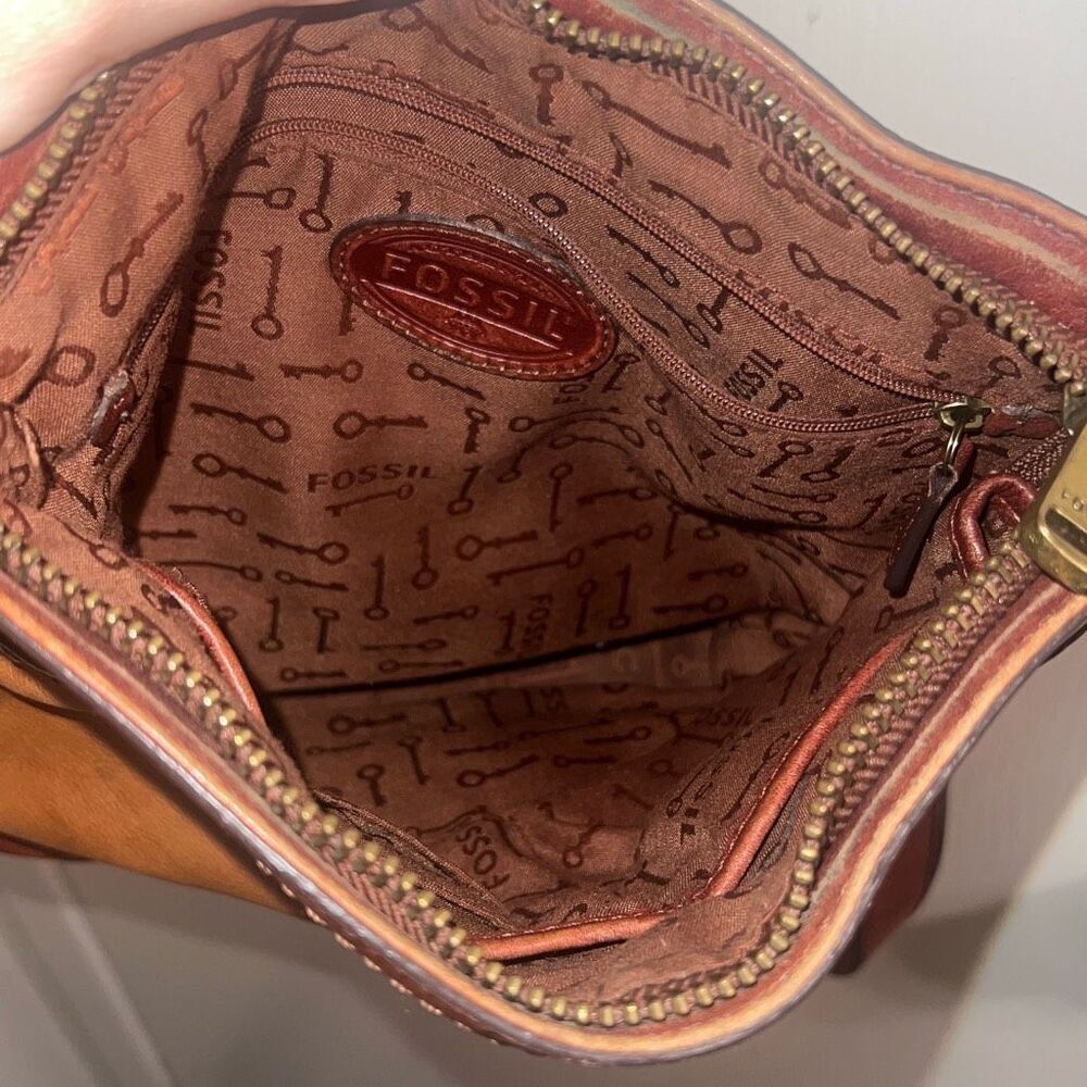 ✨FOSSIL Maddox Two Tone Brown Leather Crossbody✨ - Picture 6 of 7